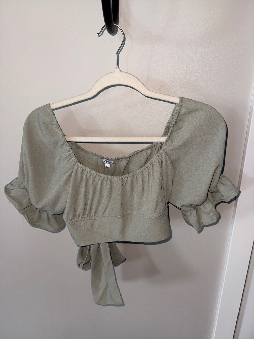 2Bella Sage Puff-Sleeve Tie-Back Crop Top NEW: Size M